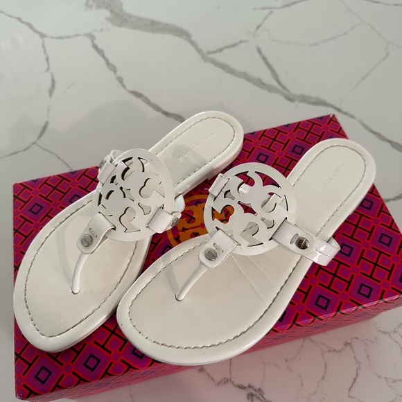 Tory burch Miller patent sandal optic white size 7.5 - Picture 1 of 8